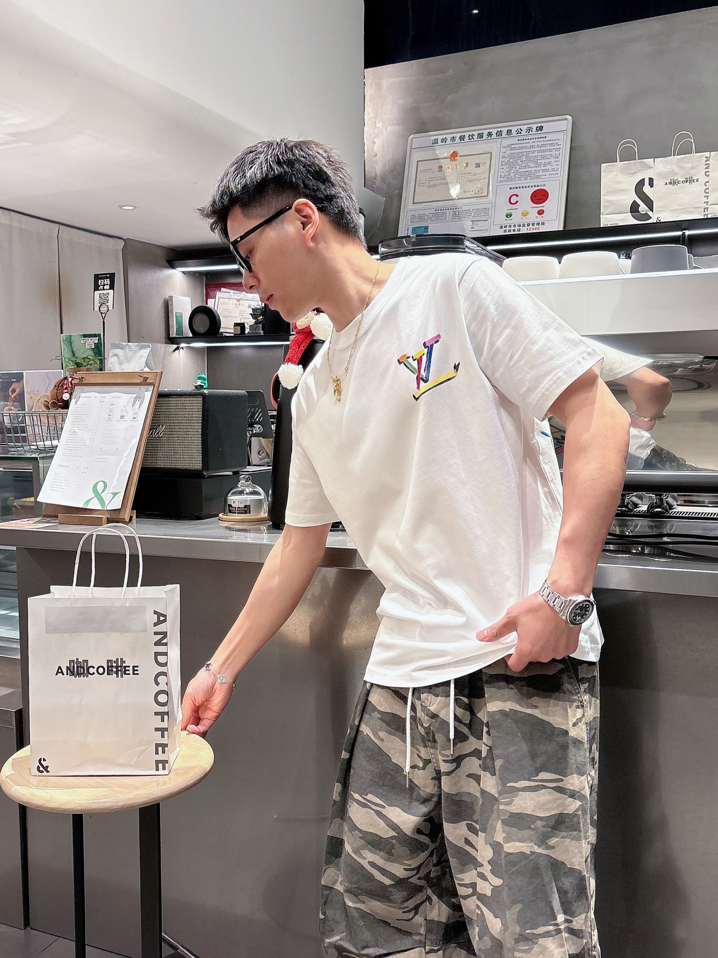  2025春夏新品上市🍃时尚经典圆领短袖👍🏻时尚单品设计，更加时尚舒适，高标准定制，上身非常有型，人工手