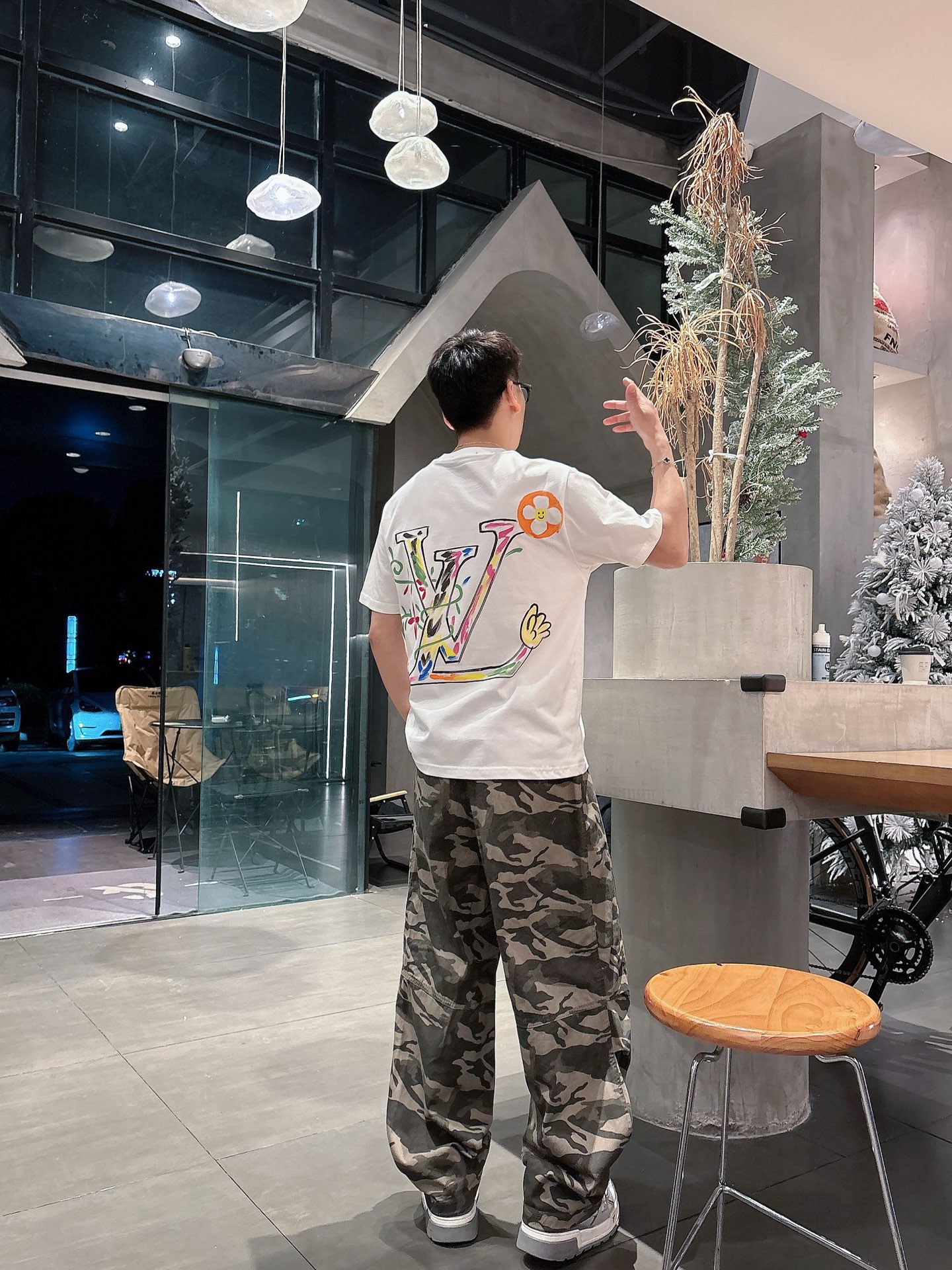  2025春夏新品上市🍃时尚经典圆领短袖👍🏻时尚单品设计，更加时尚舒适，高标准定制，上身非常有型，人工手