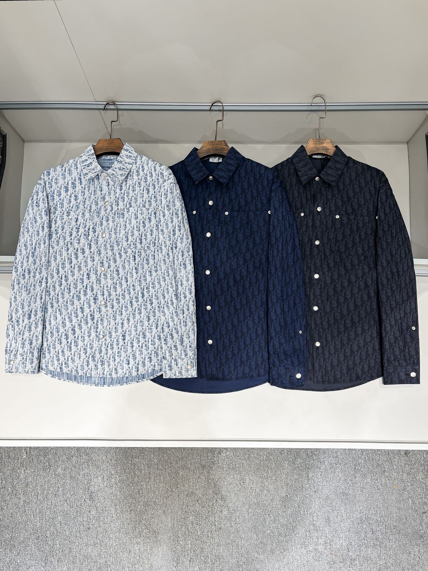 合照细节 高版本dior/迪奥家 CD 25满身暗纹老花LOGO提花长袖衬衫牛仔外套夹克 海军蓝色提花字