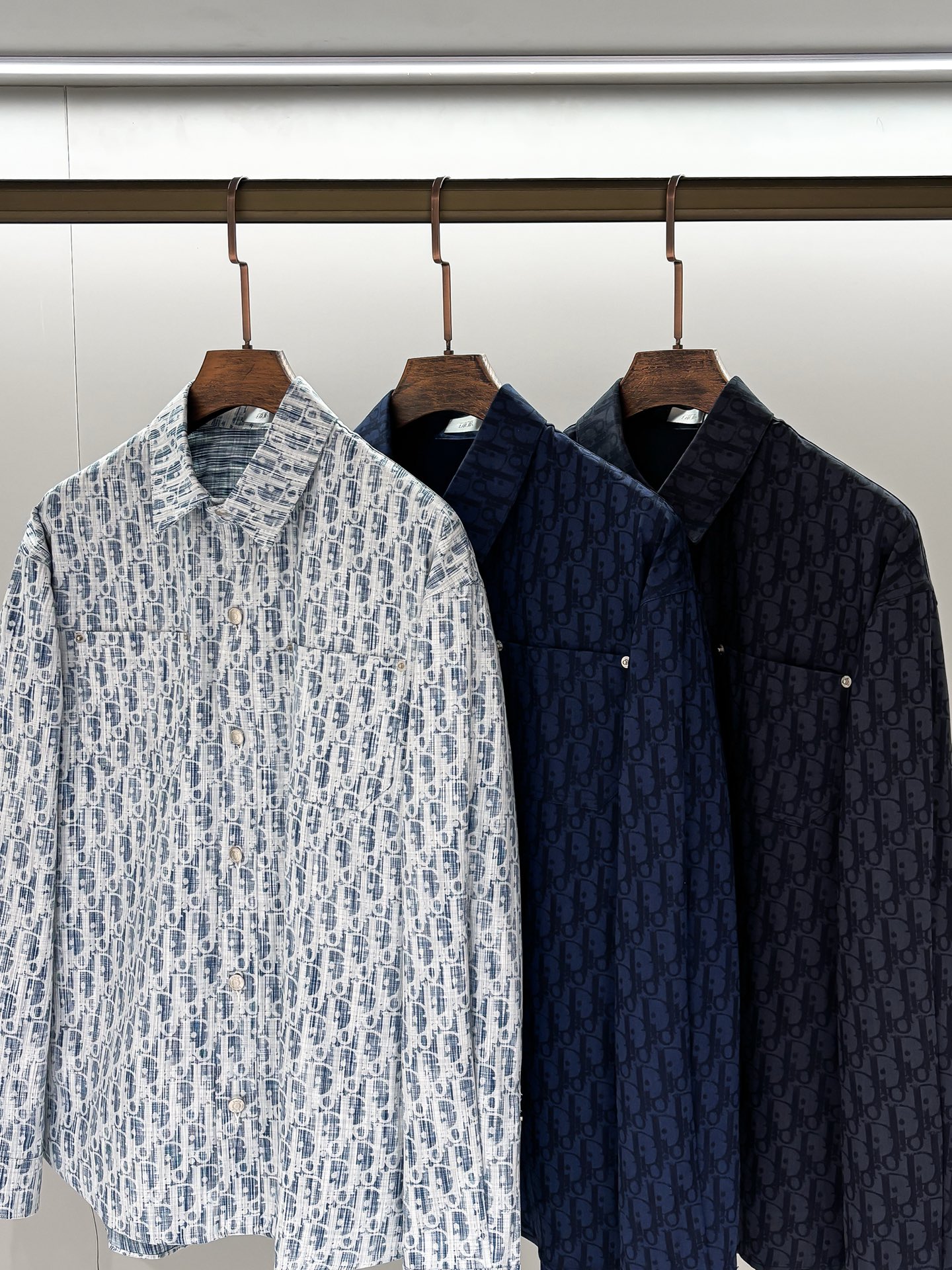 合照细节 高版本dior/迪奥家 CD 25满身暗纹老花LOGO提花长袖衬衫牛仔外套夹克 海军蓝色提花字