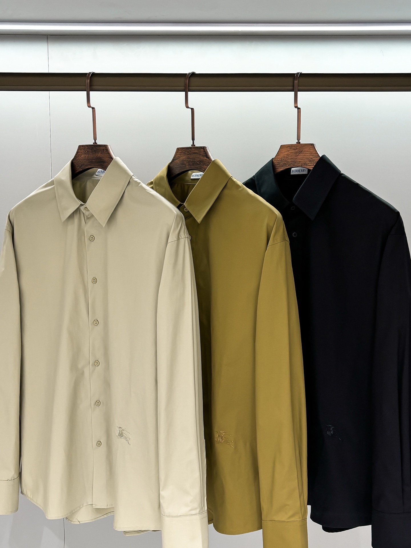 合照细节 巴宝莉休闲长袖衬衫，贸易公司渠道货，100%纯正血统，24年早秋新品，高端泰国代工出品，经典常