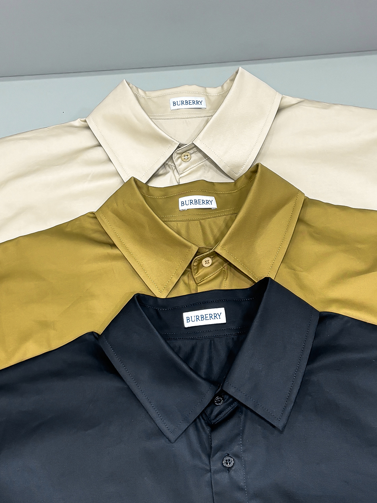 合照细节 巴宝莉休闲长袖衬衫，贸易公司渠道货，100%纯正血统，24年早秋新品，高端泰国代工出品，经典常