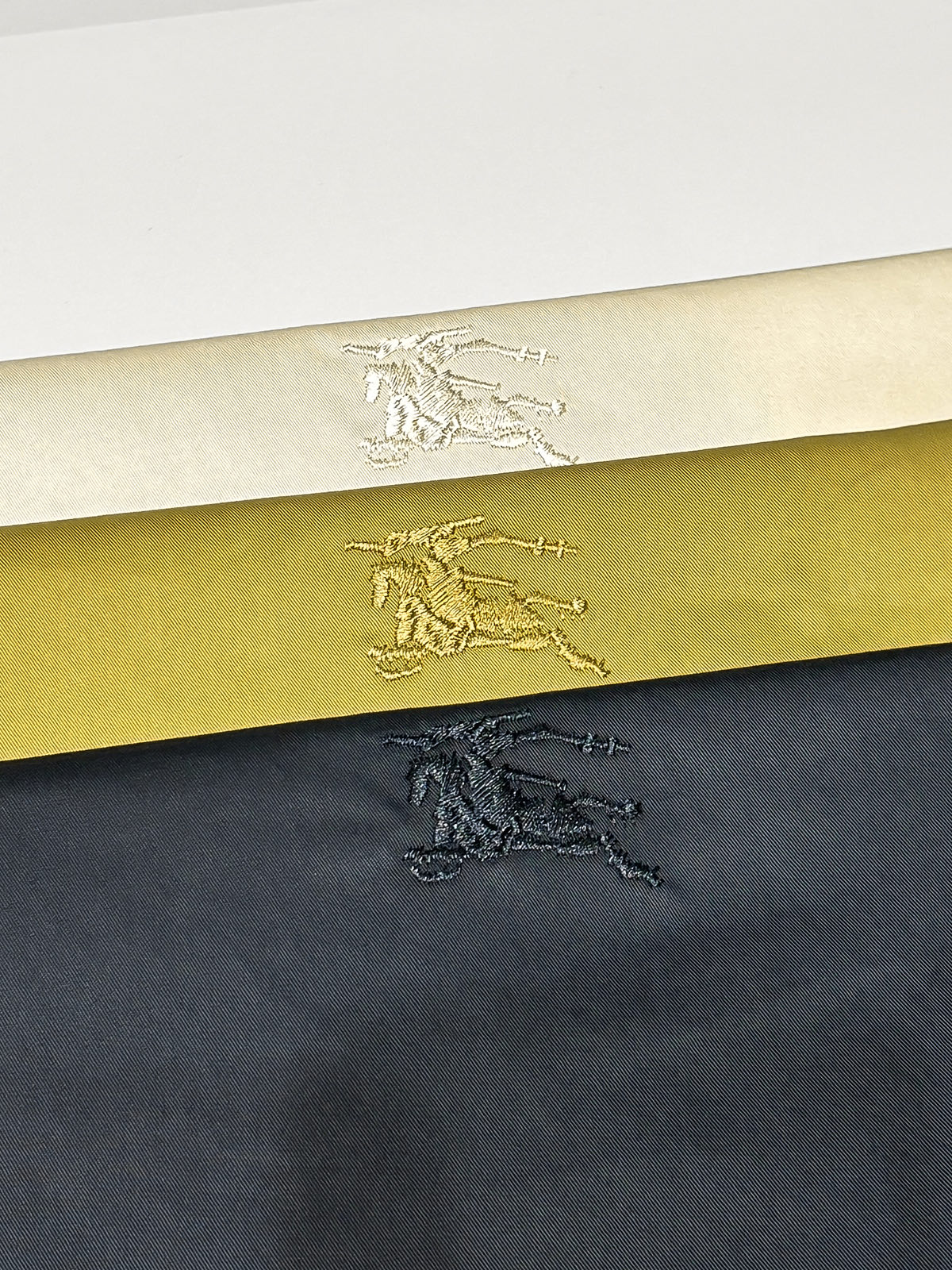 合照细节 巴宝莉休闲长袖衬衫，贸易公司渠道货，100%纯正血统，24年早秋新品，高端泰国代工出品，经典常