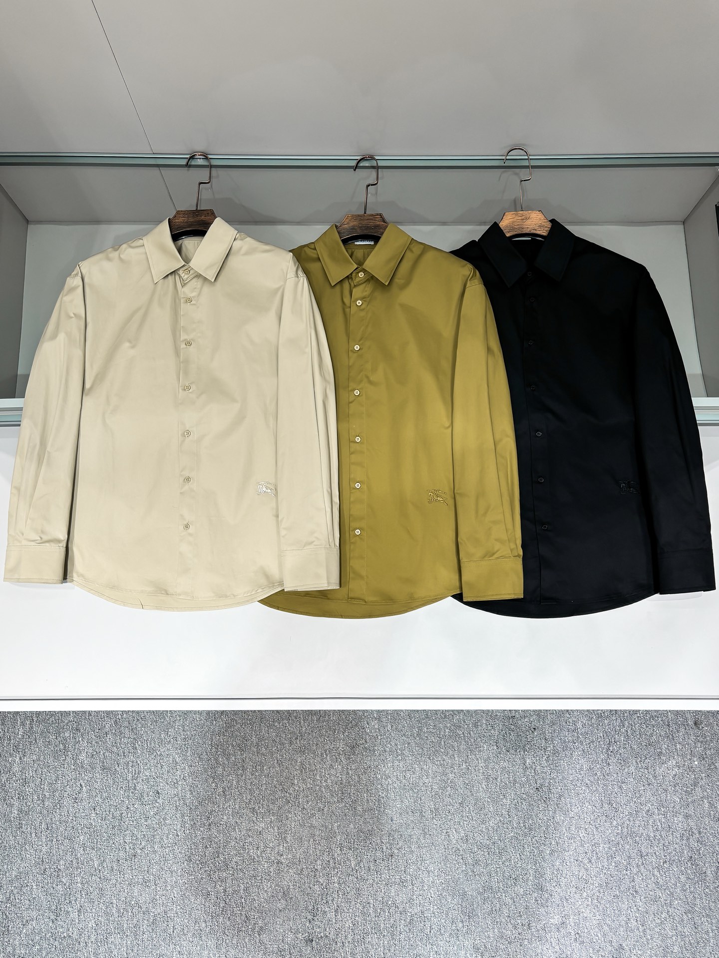 合照细节 巴宝莉休闲长袖衬衫，贸易公司渠道货，100%纯正血统，24年早秋新品，高端泰国代工出品，经典常