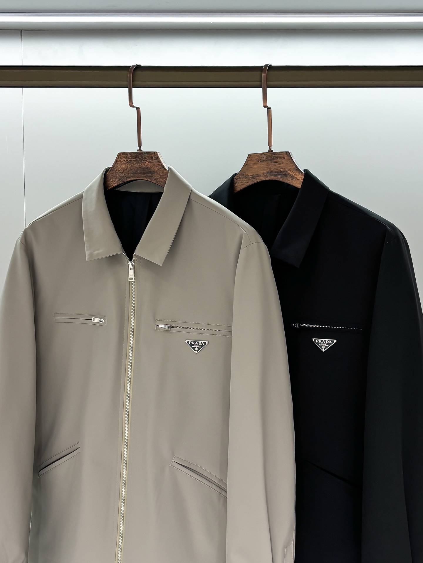 合照细节 PR 2025早春新款上市原单狠货 意大利进口面料时尚夹克风衣外套。上身更随意大方，专柜原版五