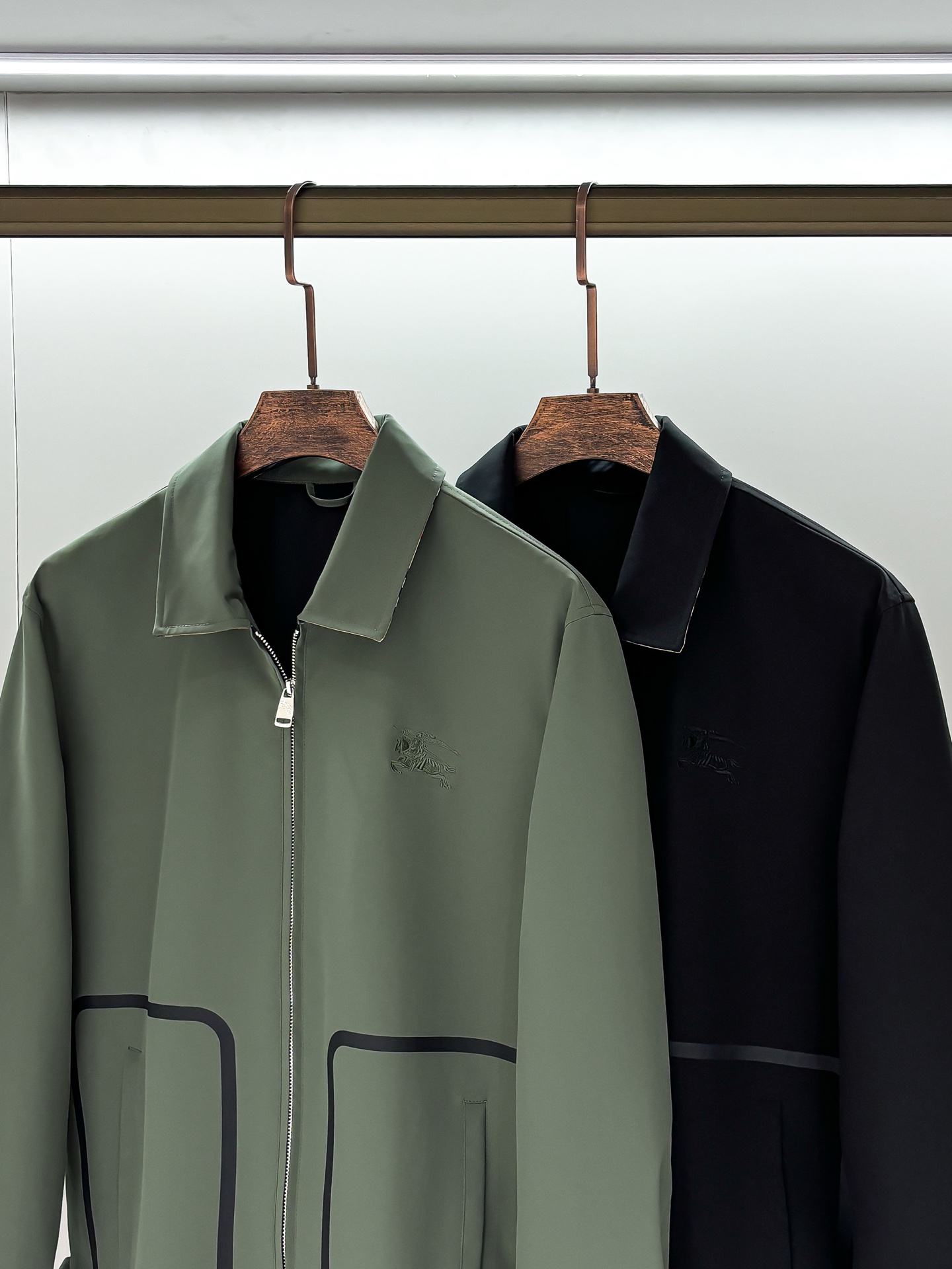 合照细节 Burber新品发售男士翻领夹克外套，可商务可休闲日常穿搭！上身修饰身形、将时装美学和新都市商