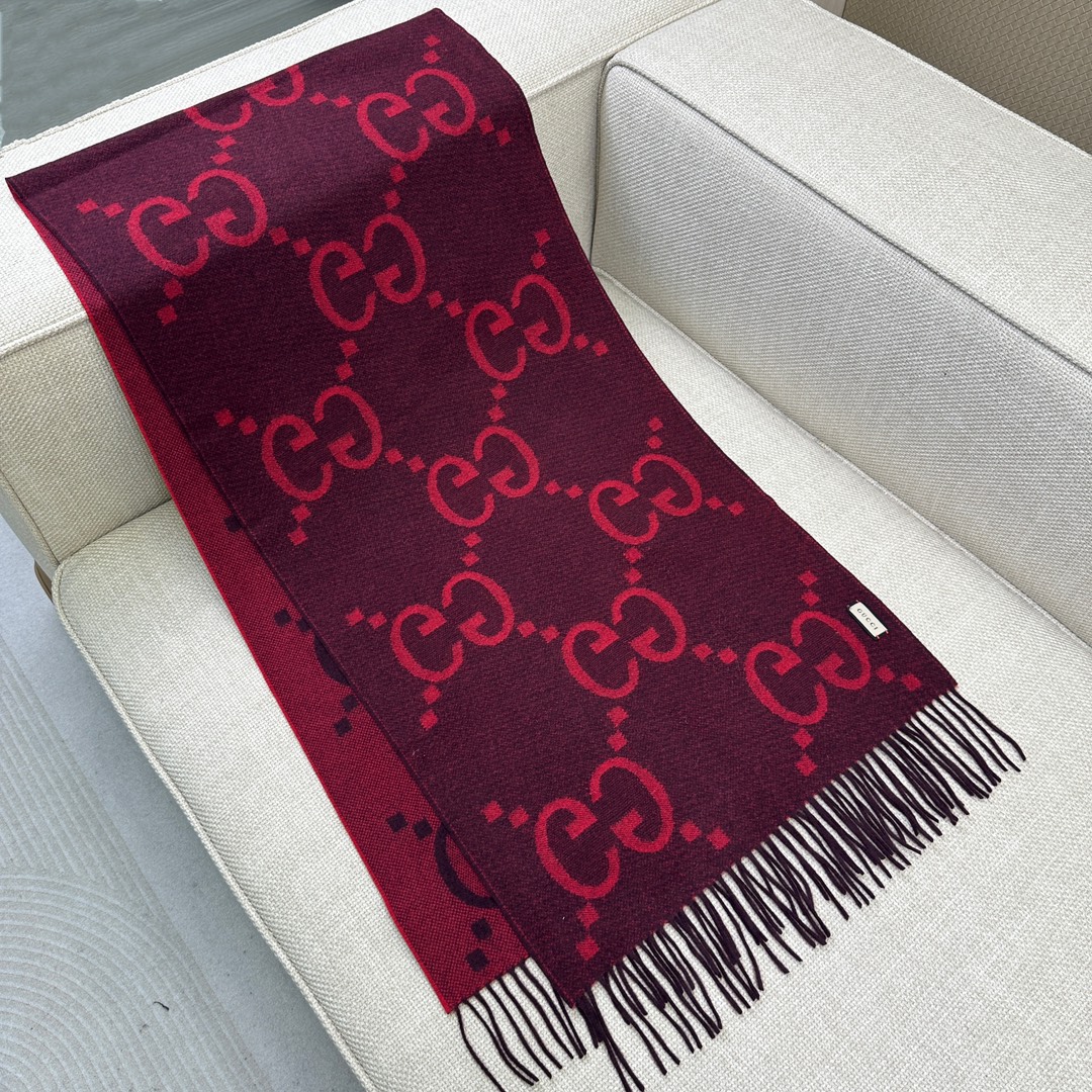 Gucci Jacquard Cashmere Scarf 200*45cm in Red and Burgundy 3 i1696915534 1852 1