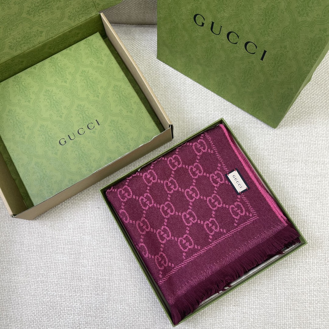 Elegante Bufanda Gucci de Lana con Diseño Jacquard y Flecos, 48 x 180 cm