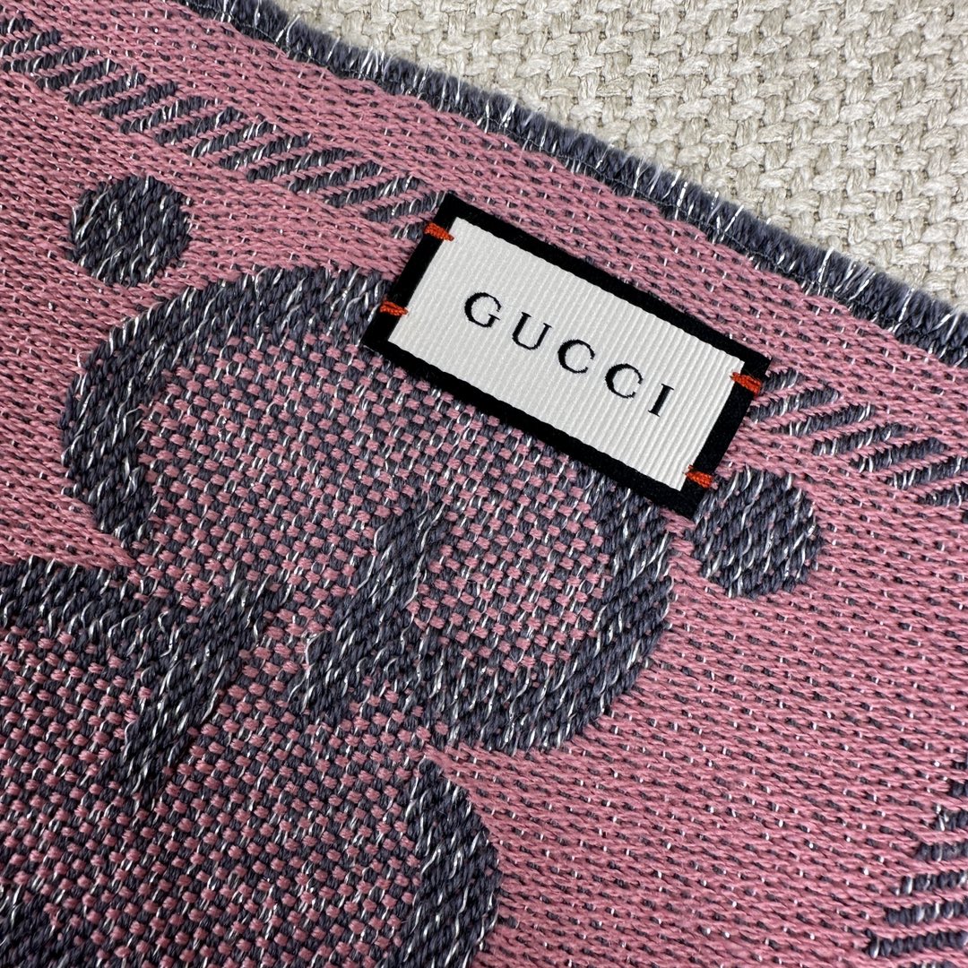 Gucci Wool Jacquard Scarf with GG Pattern, 45 x 195 cm - Luxurious & Elegant 8 i1698464497 1969 6