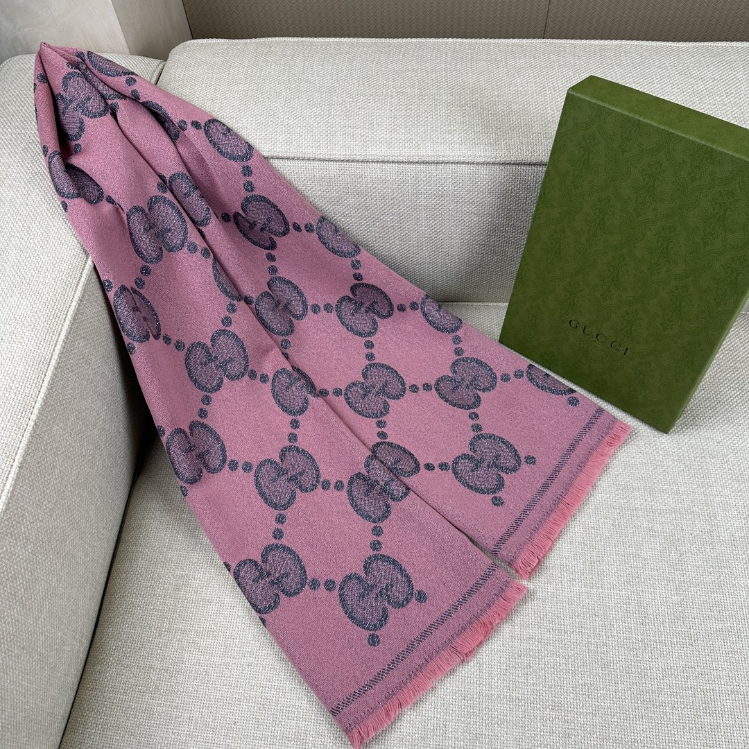 Gucci Wool Jacquard Scarf with GG Pattern, 45 x 195 cm - Luxurious & Elegant 5 i1698464497 3114 3