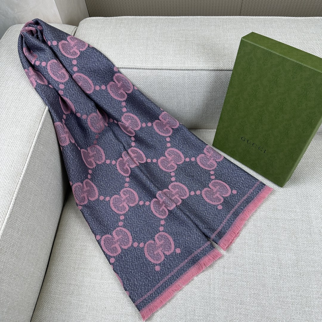Gucci Wool Jacquard Scarf with GG Pattern, 45 x 195 cm - Luxurious & Elegant 4 i1698464497 7848 2