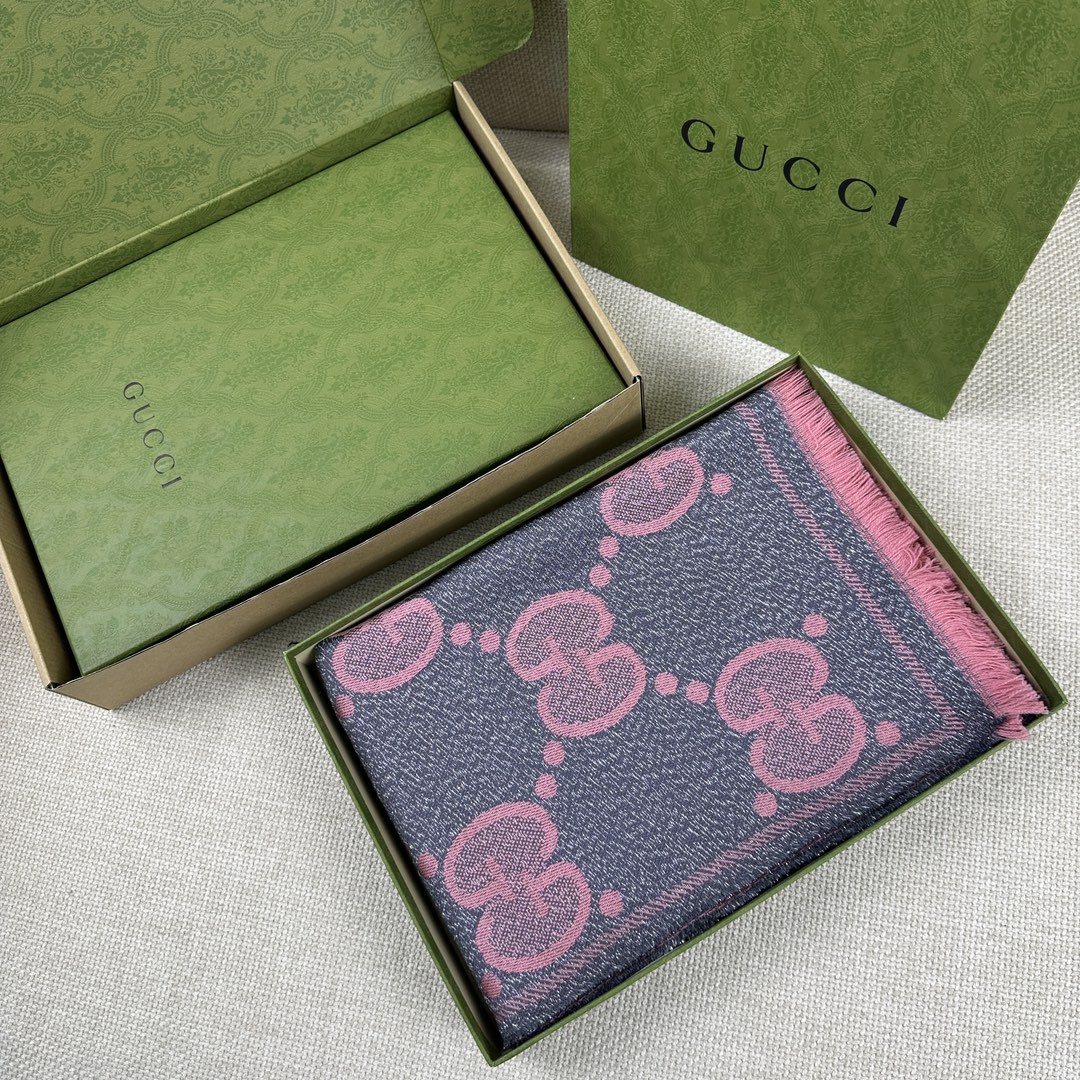 Gucci Wool Jacquard Scarf with GG Pattern, 45 x 195 cm - Luxurious & Elegant