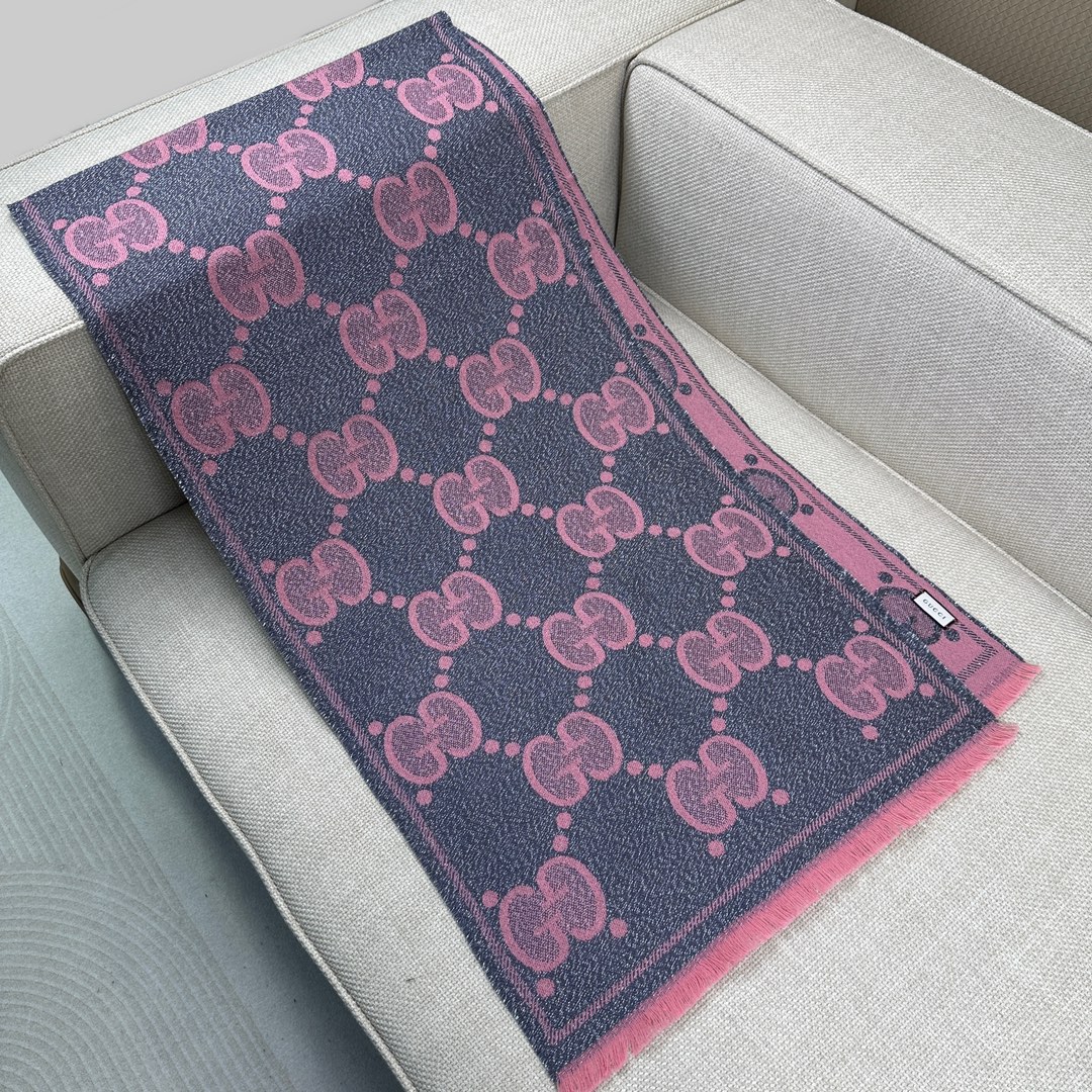 Gucci Wool Jacquard Scarf with GG Pattern, 45 x 195 cm - Luxurious & Elegant 3 i1698464497 8798 1