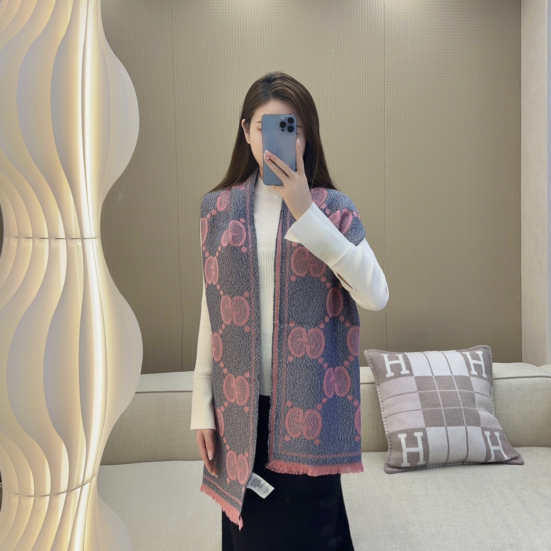 Gucci Wool Jacquard Scarf with GG Pattern, 45 x 195 cm - Luxurious & Elegant 10 i1698464497 9721 8