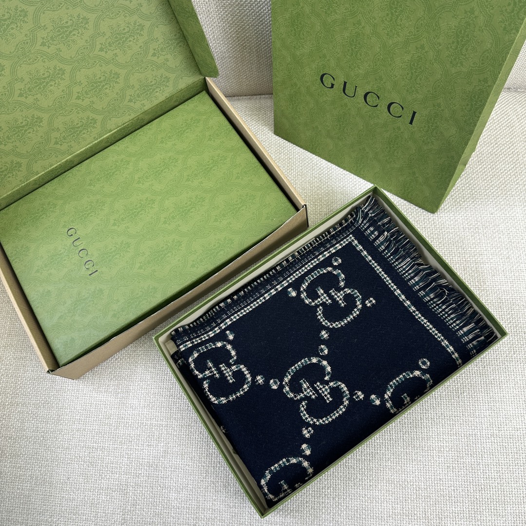 Gucci Wool Scarf with GG Pattern, 47 x 180 cm - Iconic Style 2 i1699070295 1653 0