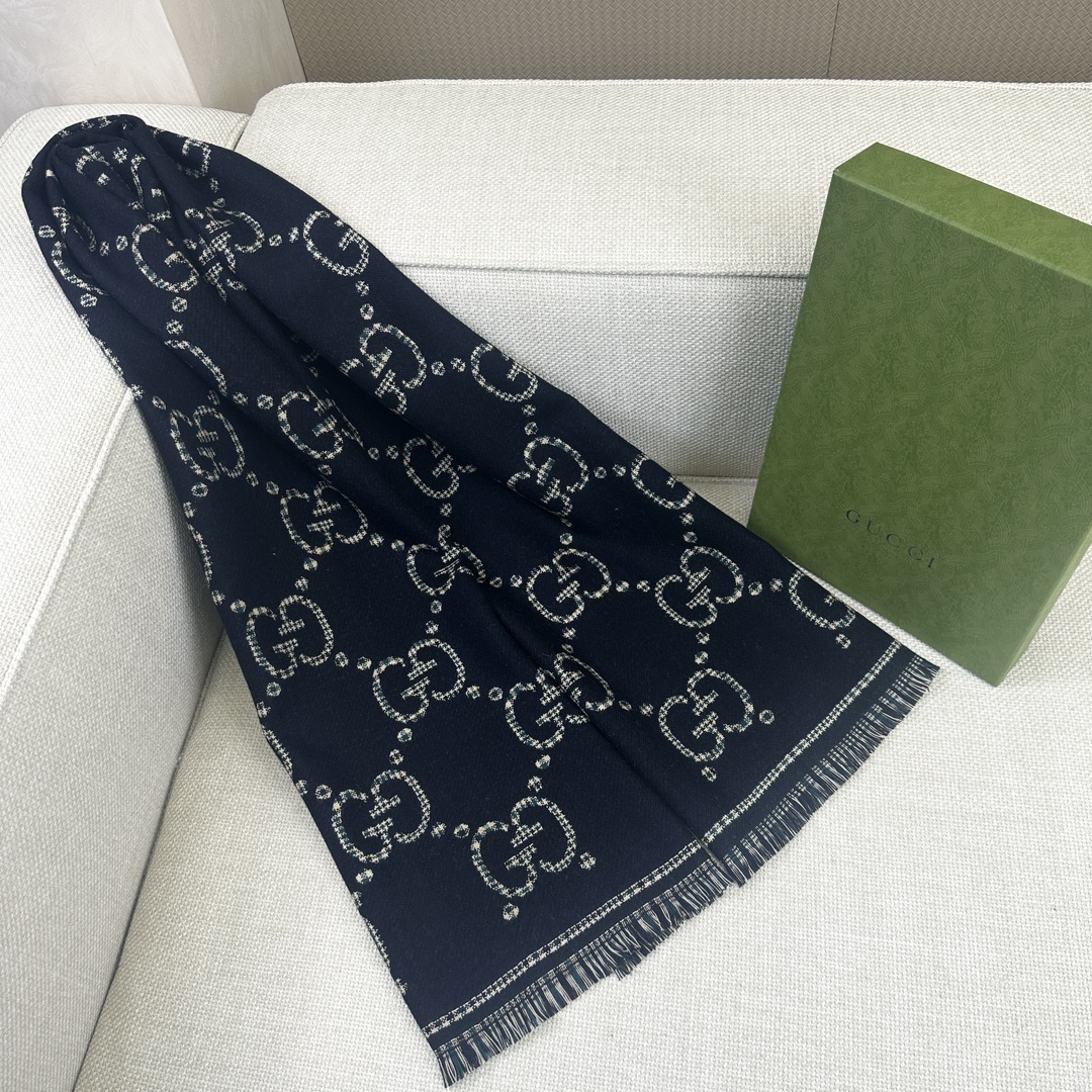 Gucci Wool Scarf with GG Pattern, 47 x 180 cm - Iconic Style 4 i1699070295 4928 2
