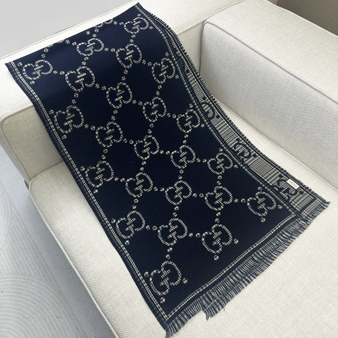 Gucci Wool Scarf with GG Pattern, 47 x 180 cm - Iconic Style 3 i1699070295 6125 1