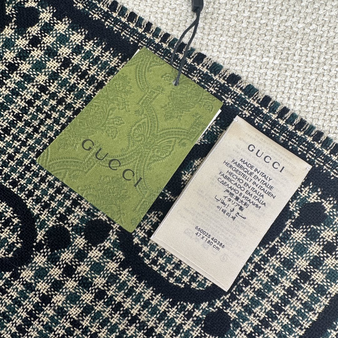 Gucci Wool Scarf with GG Pattern, 47 x 180 cm - Iconic Style 9 i1699070295 9199 7
