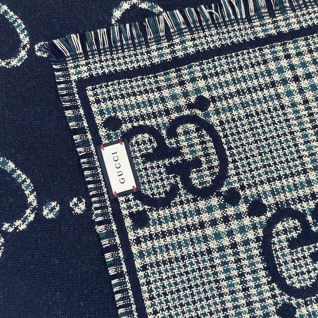 Gucci Wool Scarf with GG Pattern, 47 x 180 cm - Iconic Style 8 i1699070295 9247 6