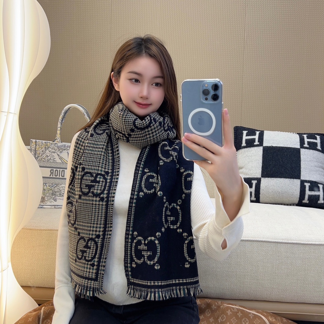 Gucci Wool Scarf with GG Pattern, 47 x 180 cm - Iconic Style 10 i1699070295 9925 8