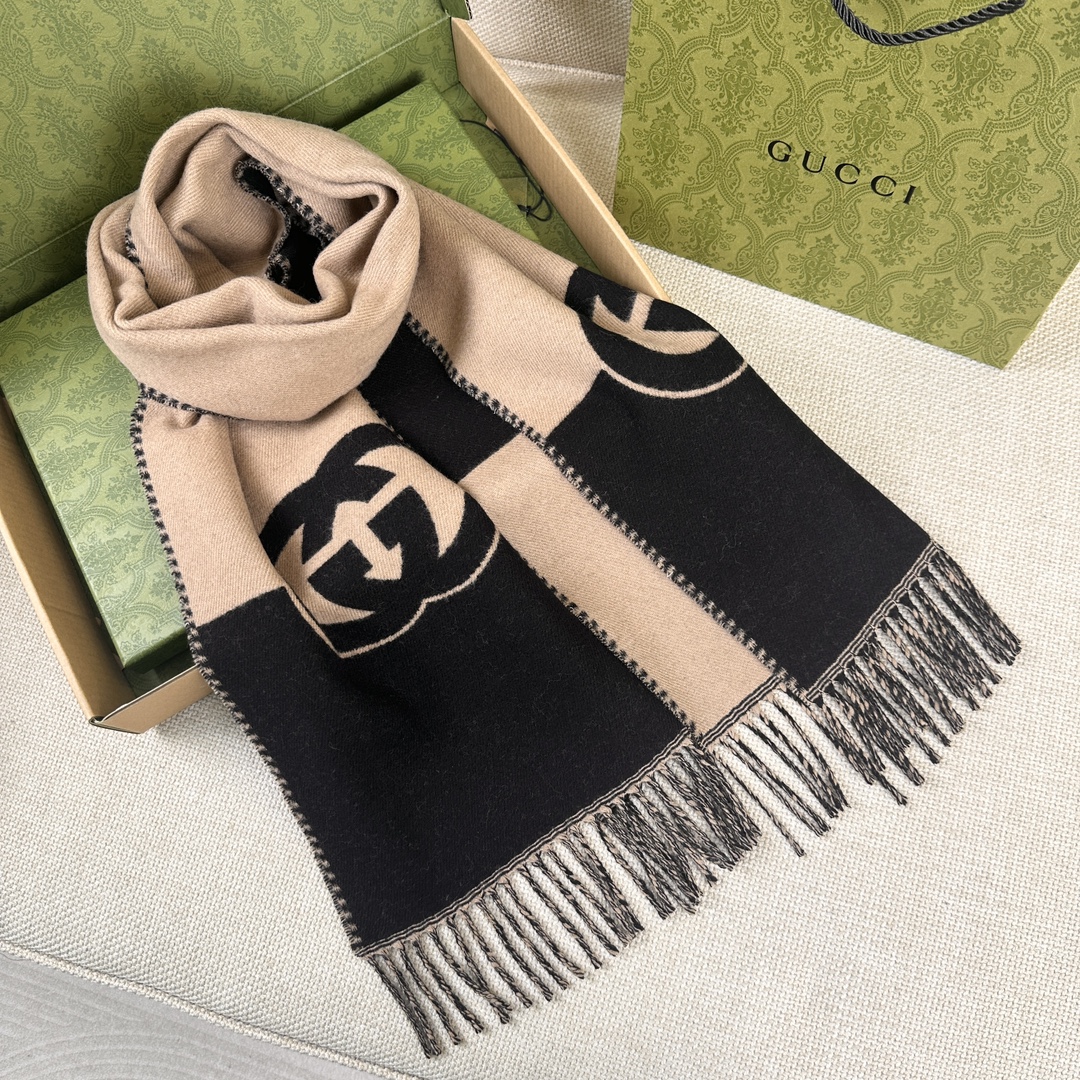 Gucci Beige and Black Wool Scarf with Interlocking G Motif and Fringe 5 i1704010506 3966 0