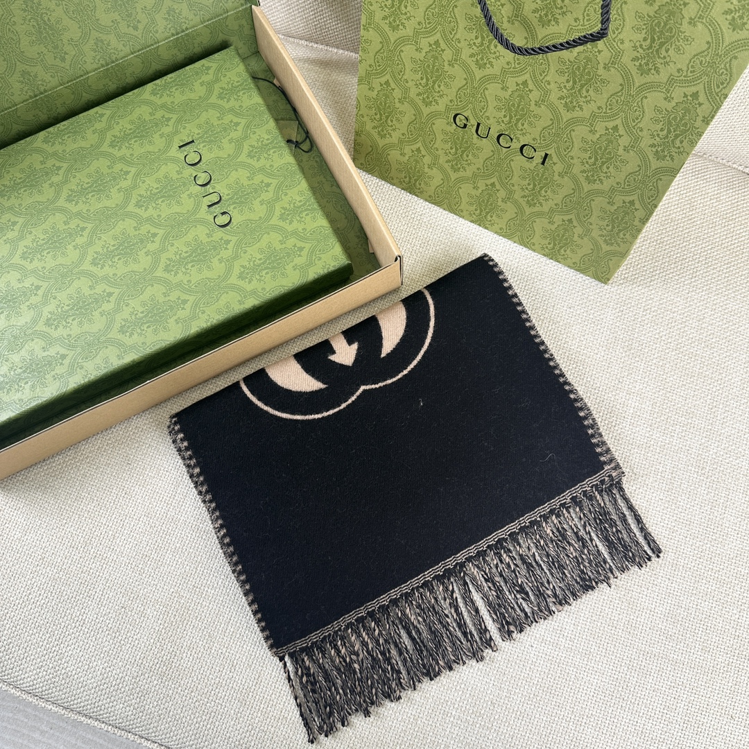 Gucci Beige and Black Wool Scarf with Interlocking G Motif and Fringe 2 i1704010506 4625 0