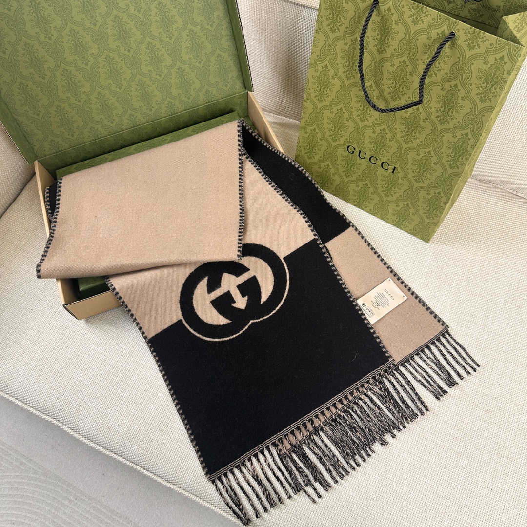 Gucci Beige and Black Wool Scarf with Interlocking G Motif and Fringe 4 i1704010506 5903 0