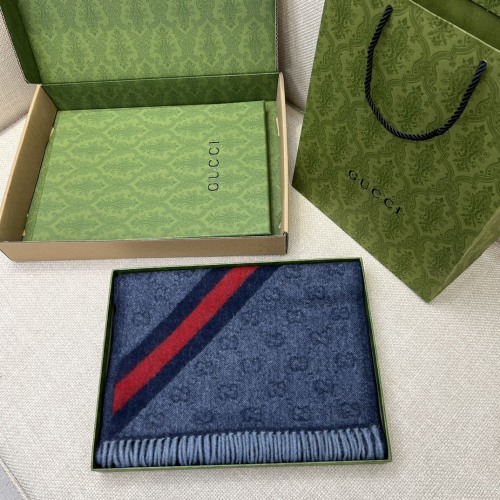 Écharpe Gucci en Jacquard de Laine à Motifs GG et Bandes Web, 190x37cm 1 Écharpe Gucci en Jacquard de Laine à Motifs GG et Bandes Web, 190x37cm