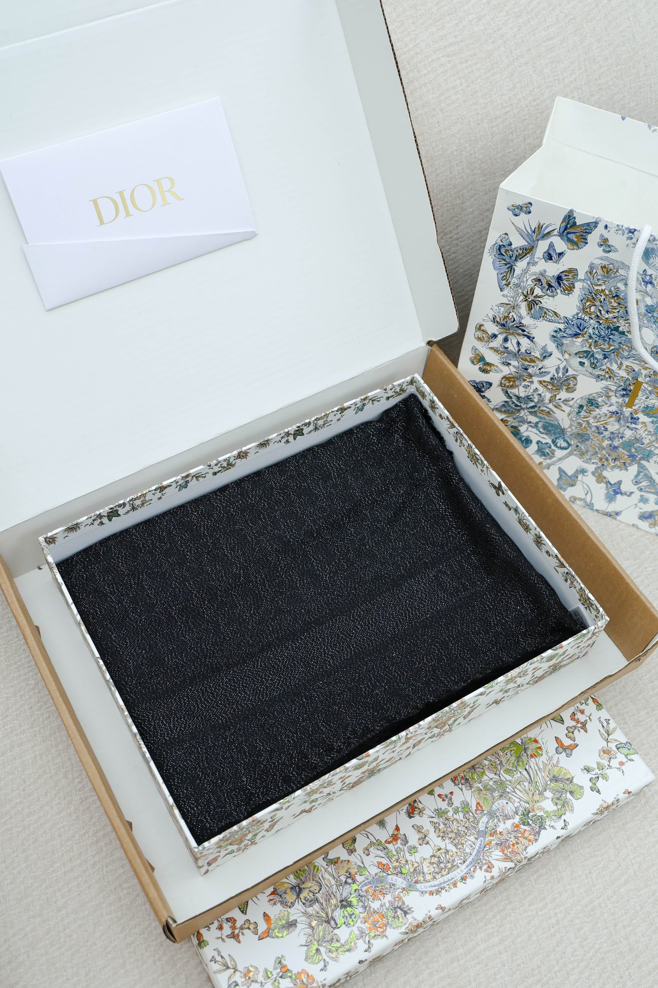 Шаль черная из смешанных материалов с бахромой Dior