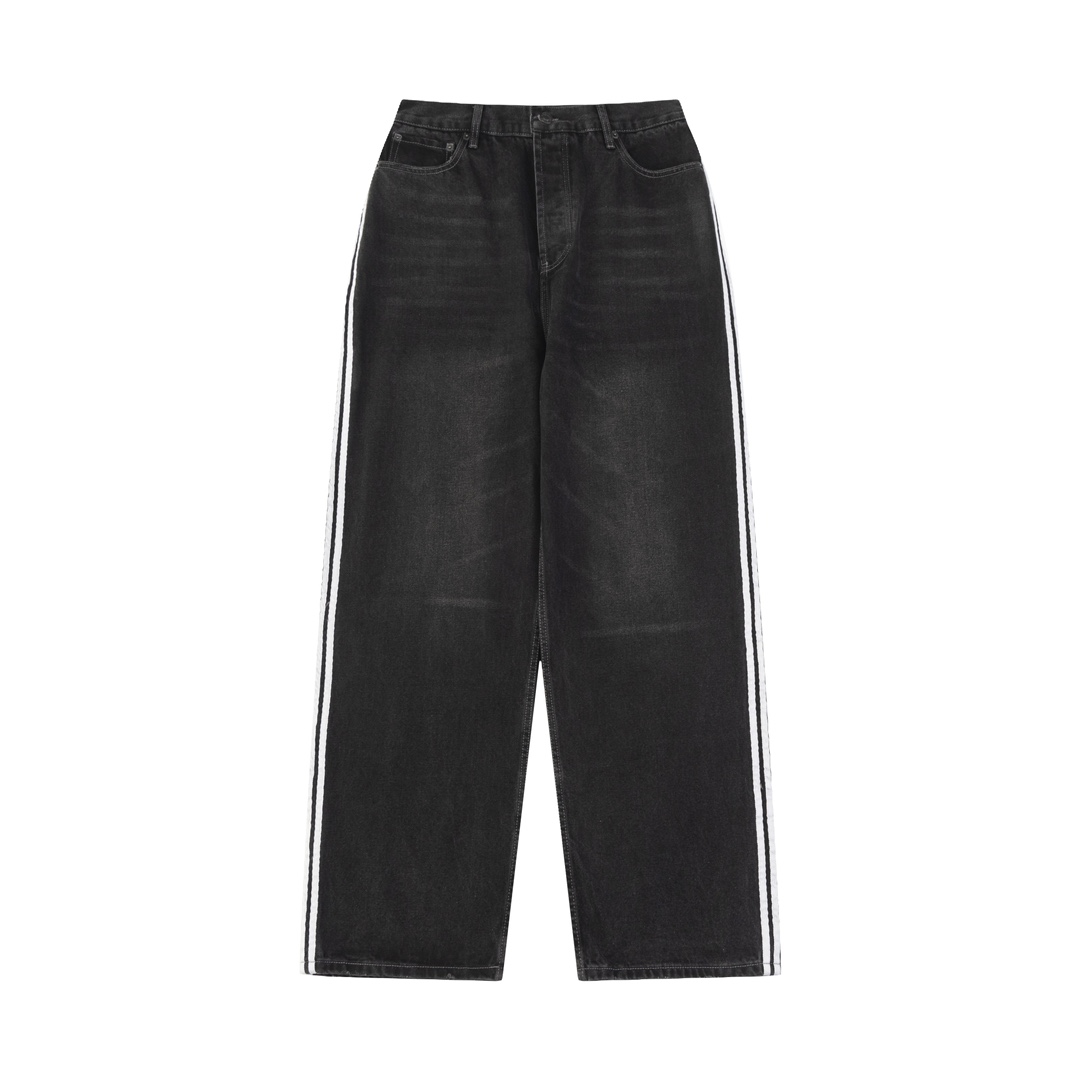For over half a century, Balenciaga has been renowned in the fashion - Clothes 3