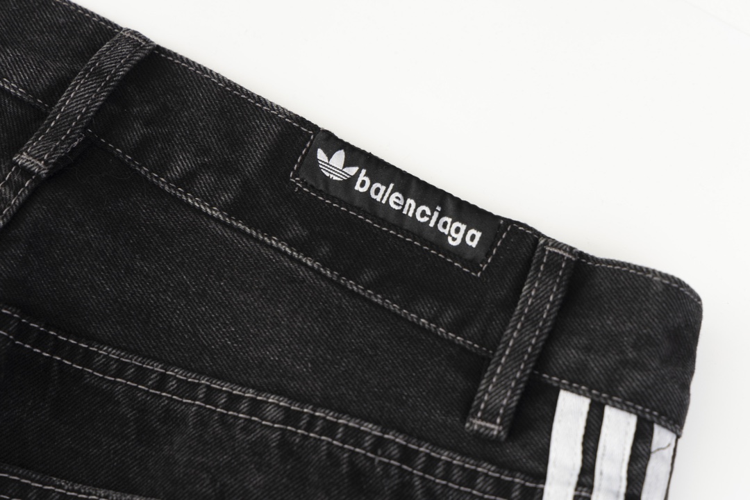 For over half a century, Balenciaga has been renowned in the fashion - Clothes 11