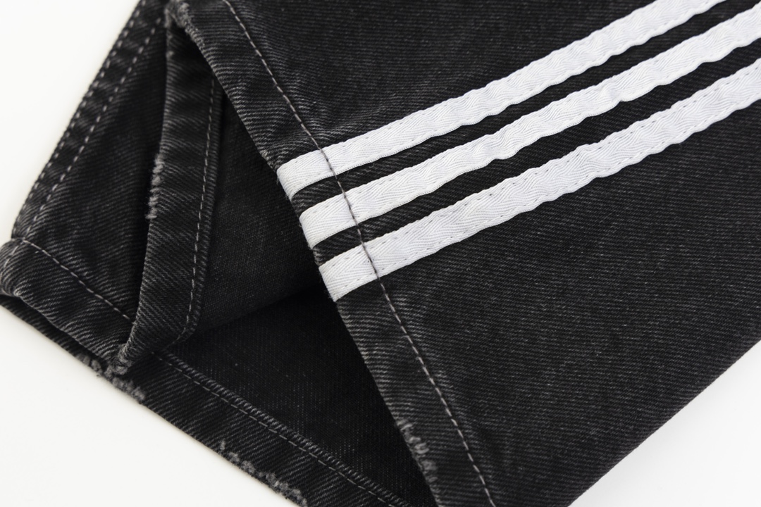 For over half a century, Balenciaga has been renowned in the fashion - Clothes 5