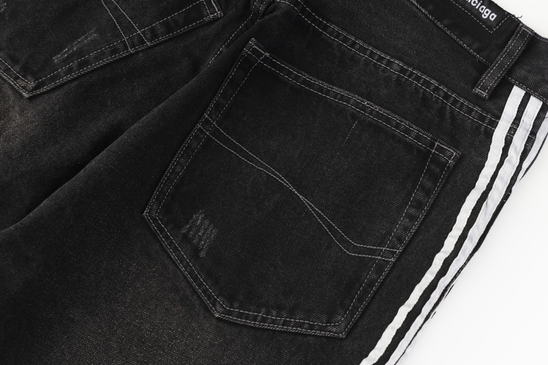For over half a century, Balenciaga has been renowned in the fashion - Clothes 7