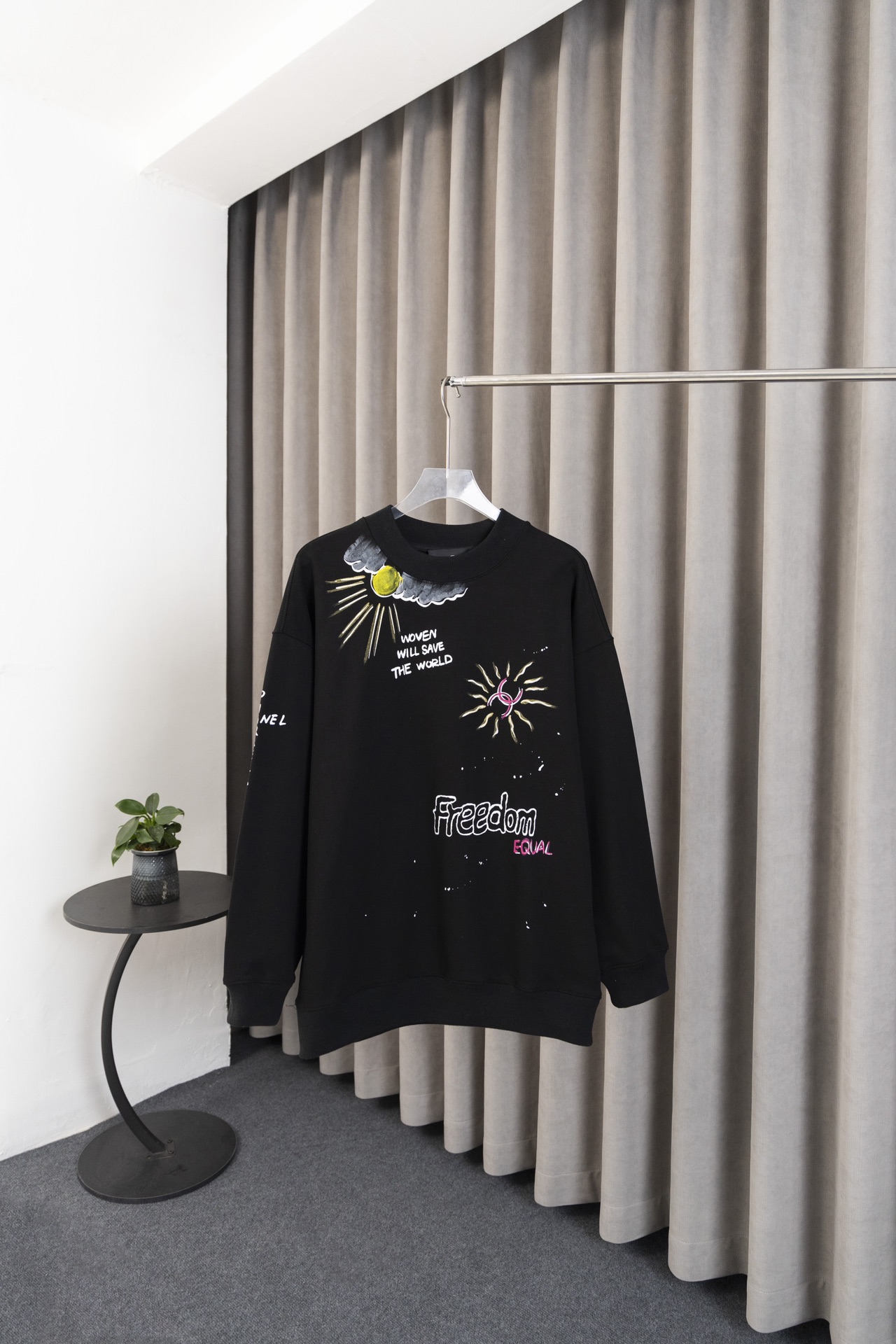 CU D16-top Version: Chanel Hand-Painted Doodles, Top-Class Jerseys, Heavy-Pound Fabric – On Sale Now! - 图片 1