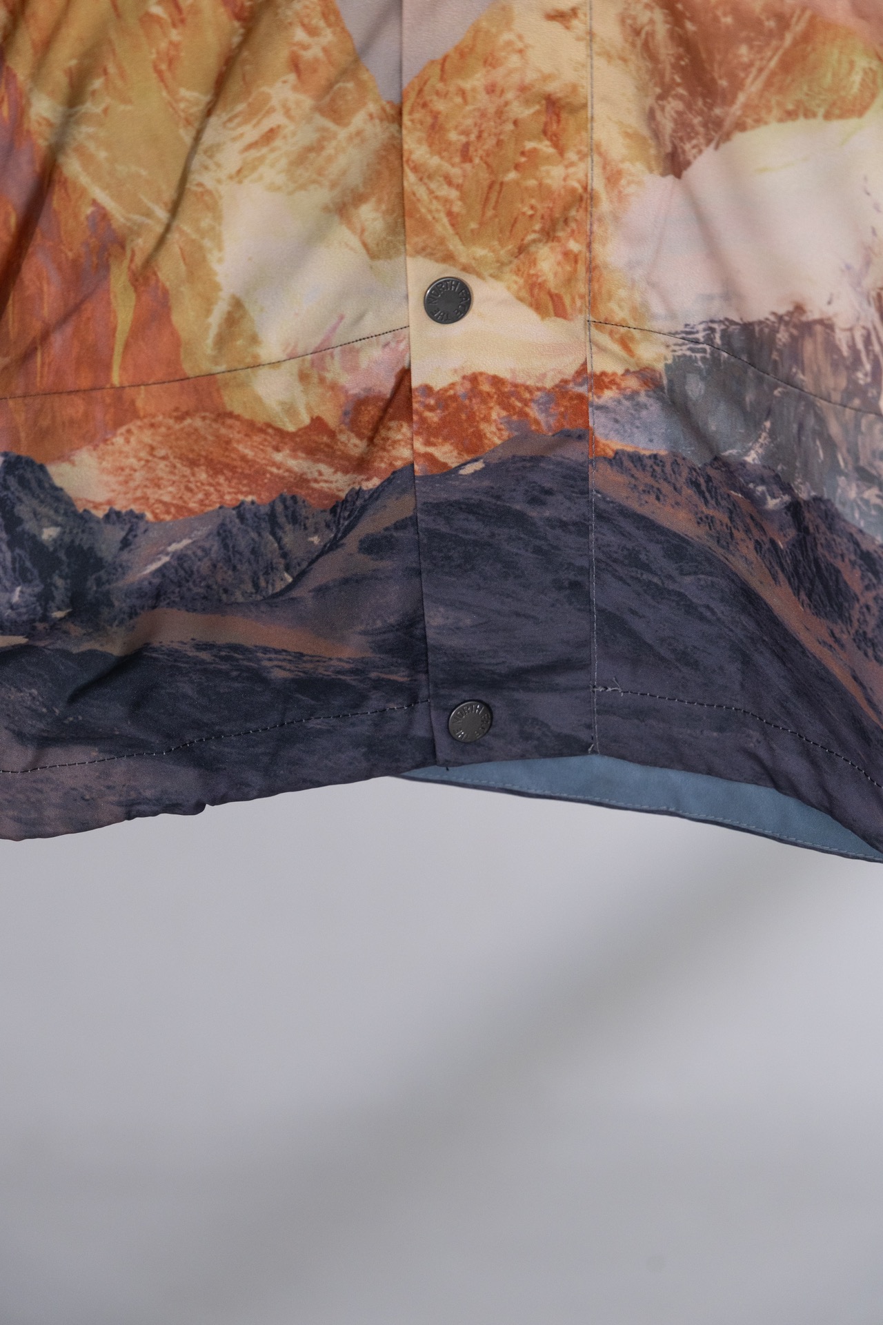 Stylish North Face Jacket with Sunlight Design for Outdoor Enthusiasts - 图片 9