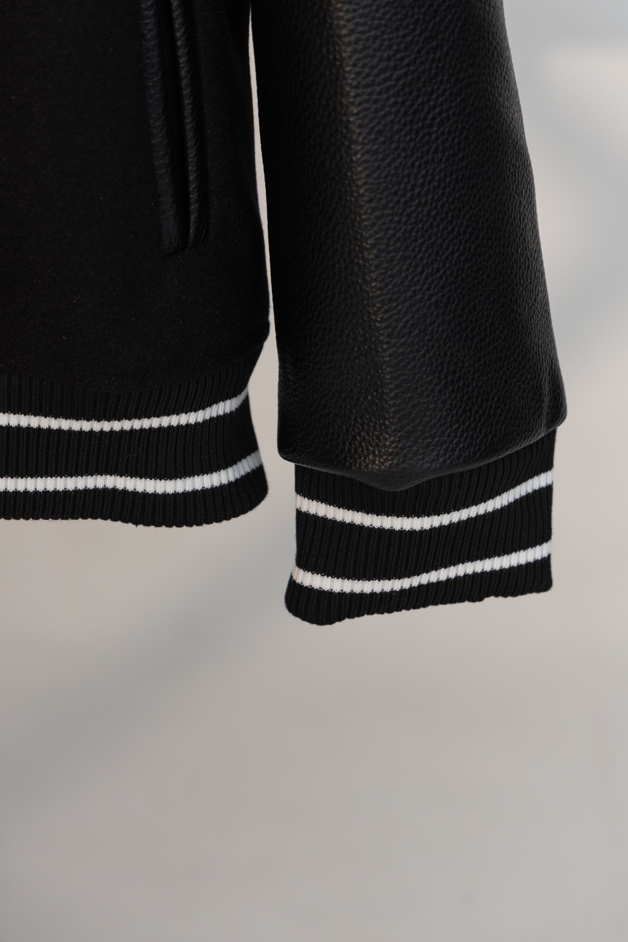 GVC Baseball Suit with Laser Scratch Skin Process and Hat Zipper Design - 图片 9