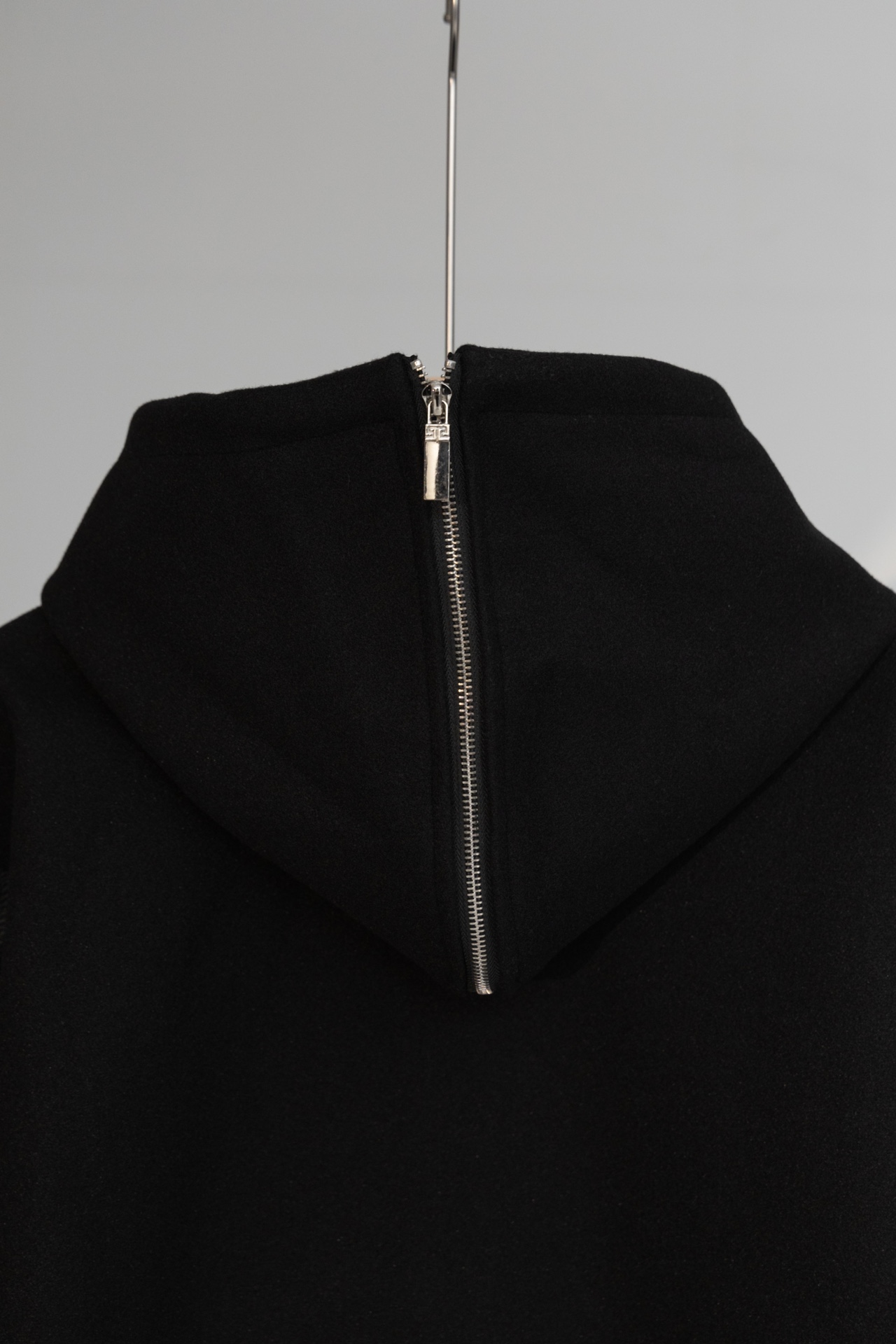 GVC Baseball Suit with Laser Scratch Skin Process and Hat Zipper Design - 图片 6