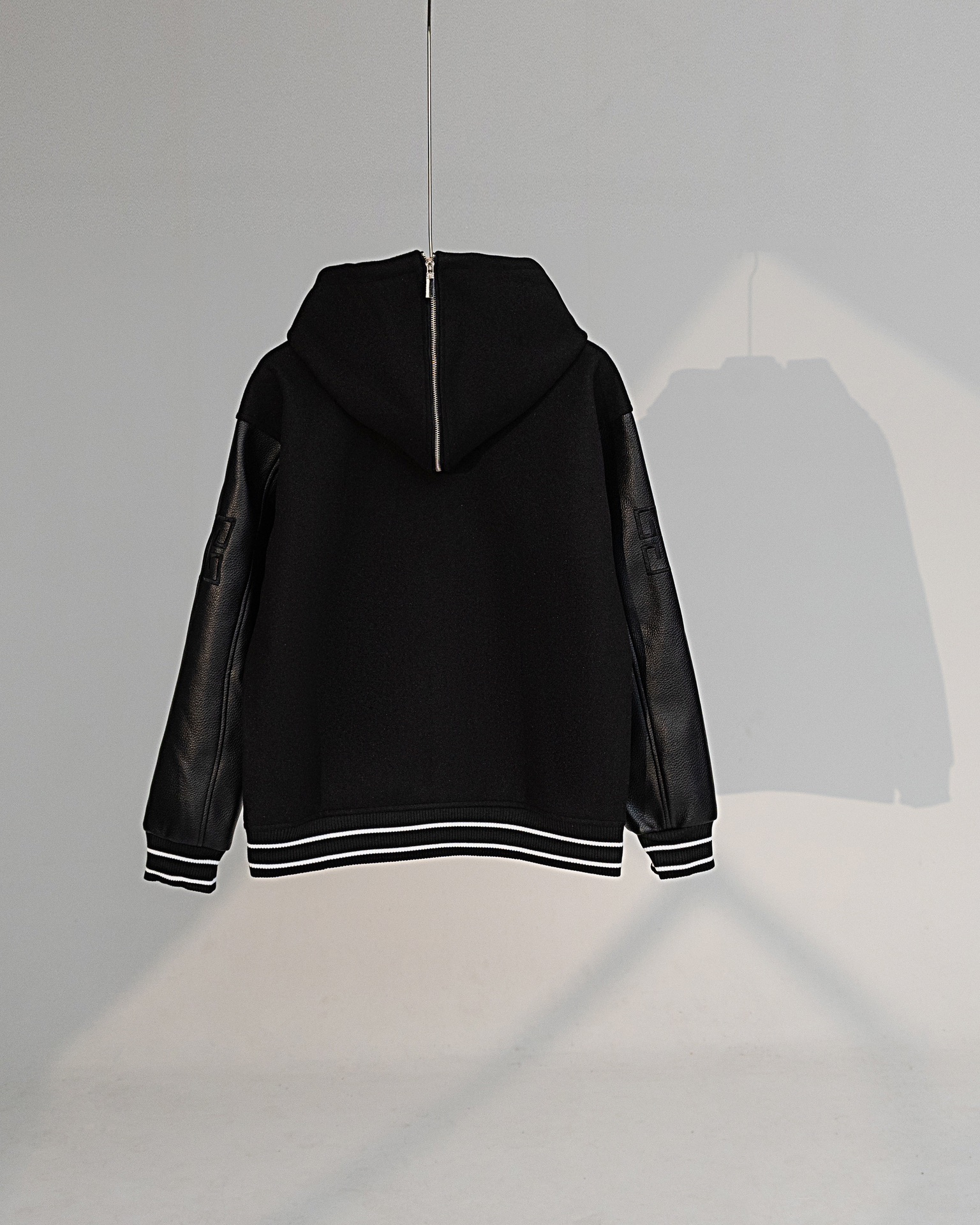 GVC Baseball Suit with Laser Scratch Skin Process and Hat Zipper Design - 图片 4