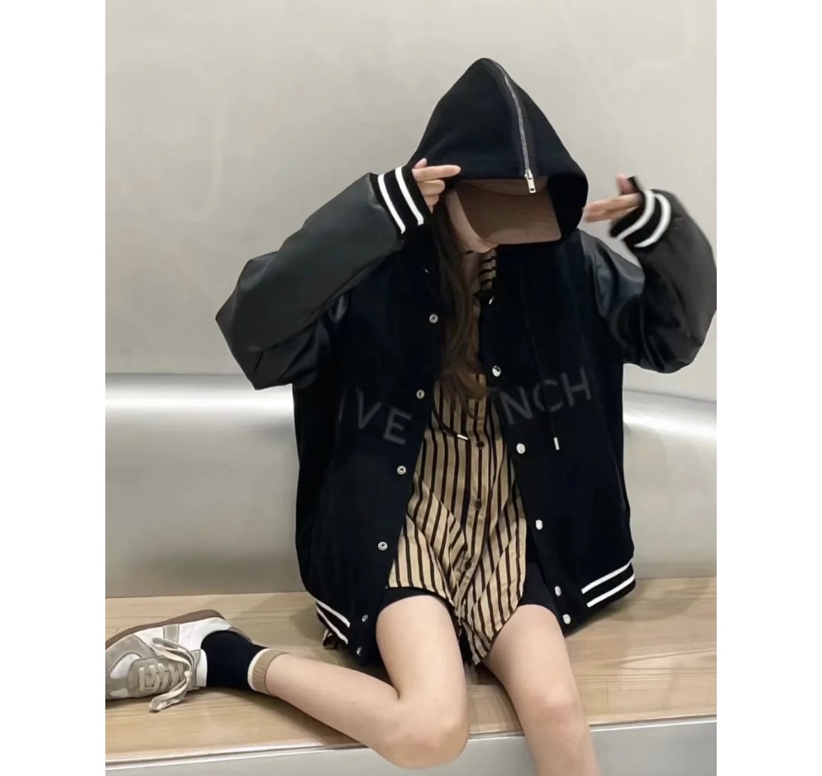GVC Baseball Suit with Laser Scratch Skin Process and Hat Zipper Design - 图片 2