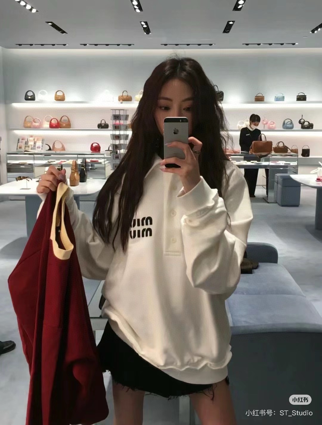 Zhang Tian-Lai-Miu-Miu Polo Coat: Detailed Embroidery Process and Unique Design - 图片 2