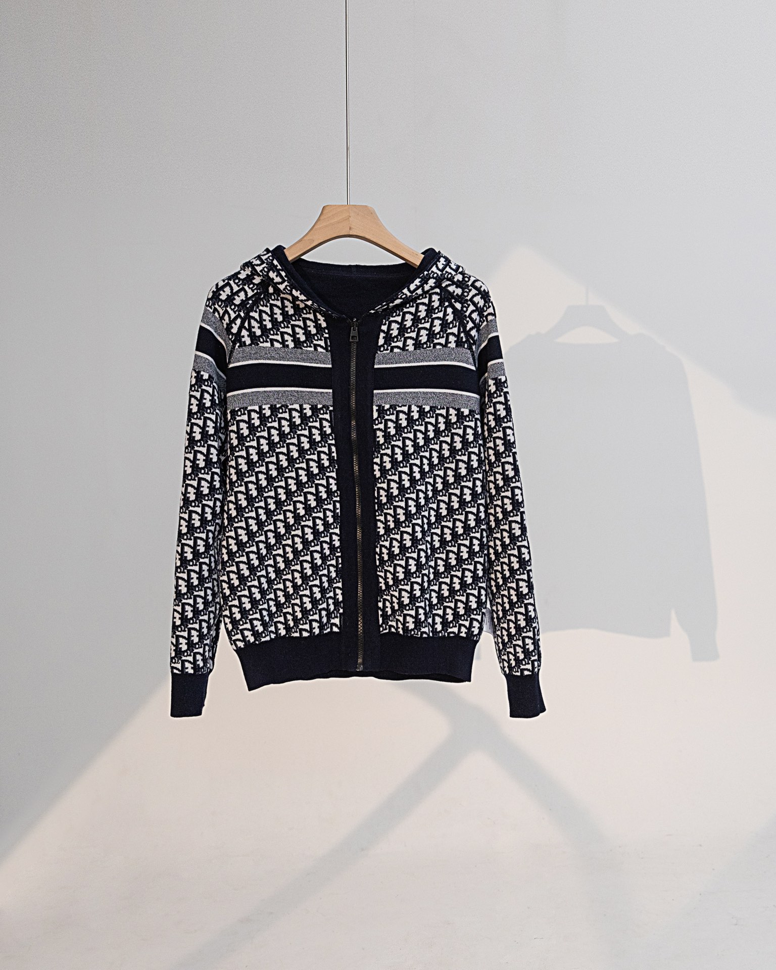 Diordio’s Classic Blue Wool Coat with Tweed Zipper and High-Quality Design - 图片 3