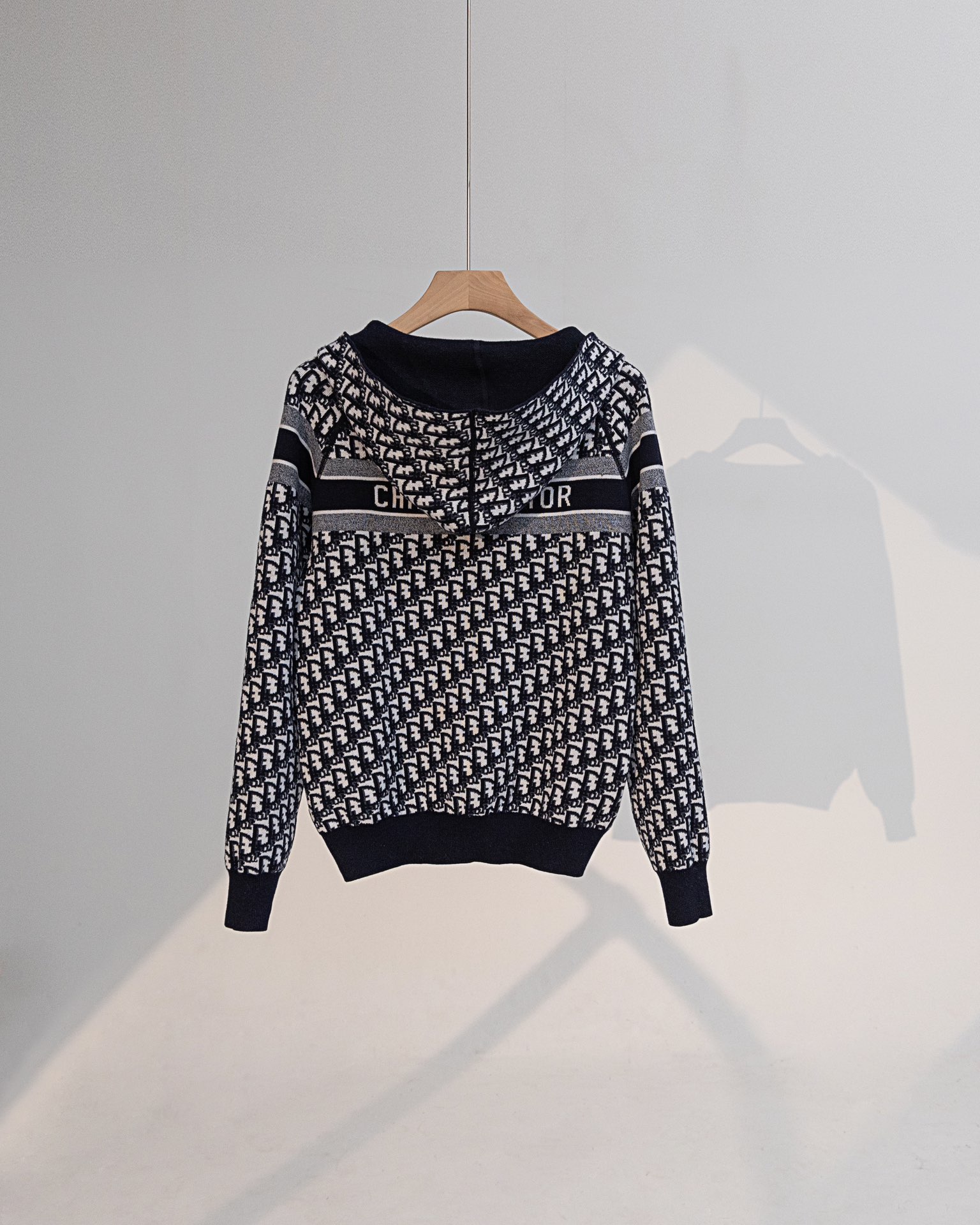 Diordio’s Classic Blue Wool Coat with Tweed Zipper and High-Quality Design - 图片 4