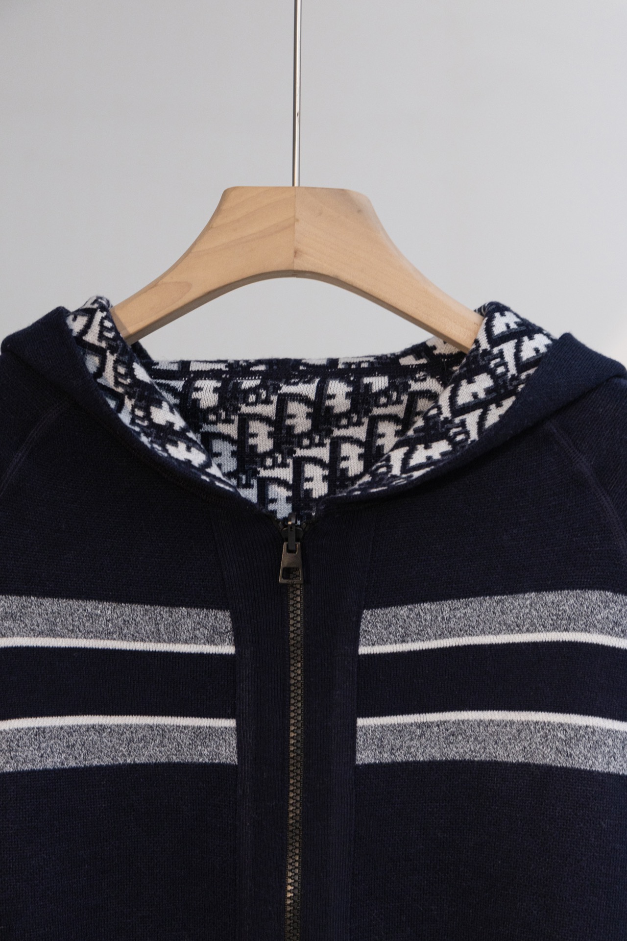 Diordio’s Classic Blue Wool Coat with Tweed Zipper and High-Quality Design - 图片 8