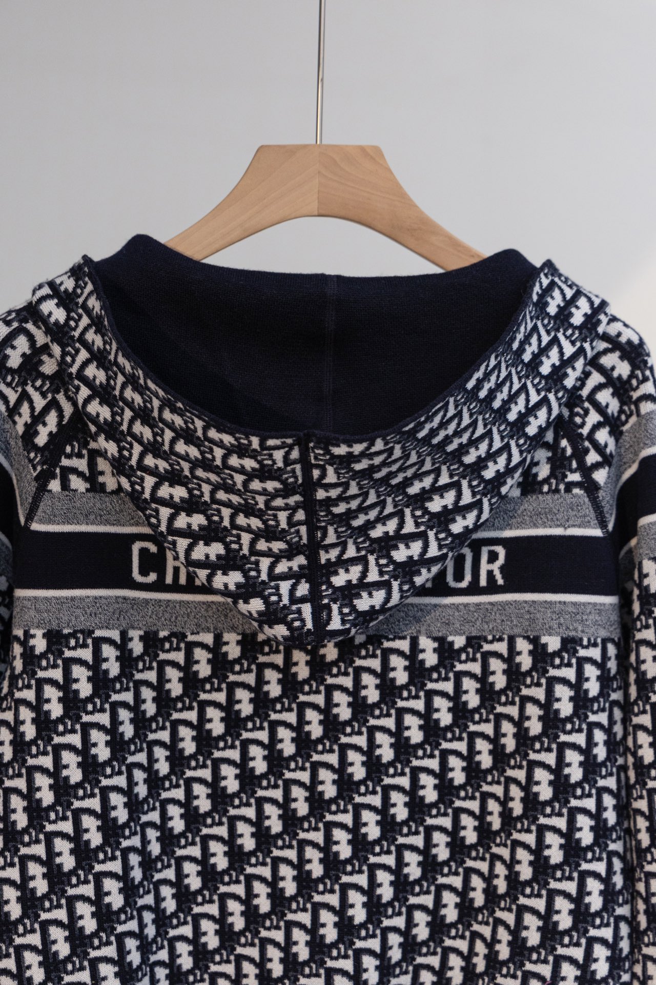 Diordio’s Classic Blue Wool Coat with Tweed Zipper and High-Quality Design - 图片 9