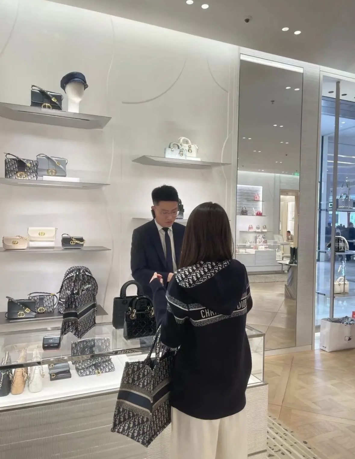 Diordio’s Classic Blue Wool Coat with Tweed Zipper and High-Quality Design - 图片 2