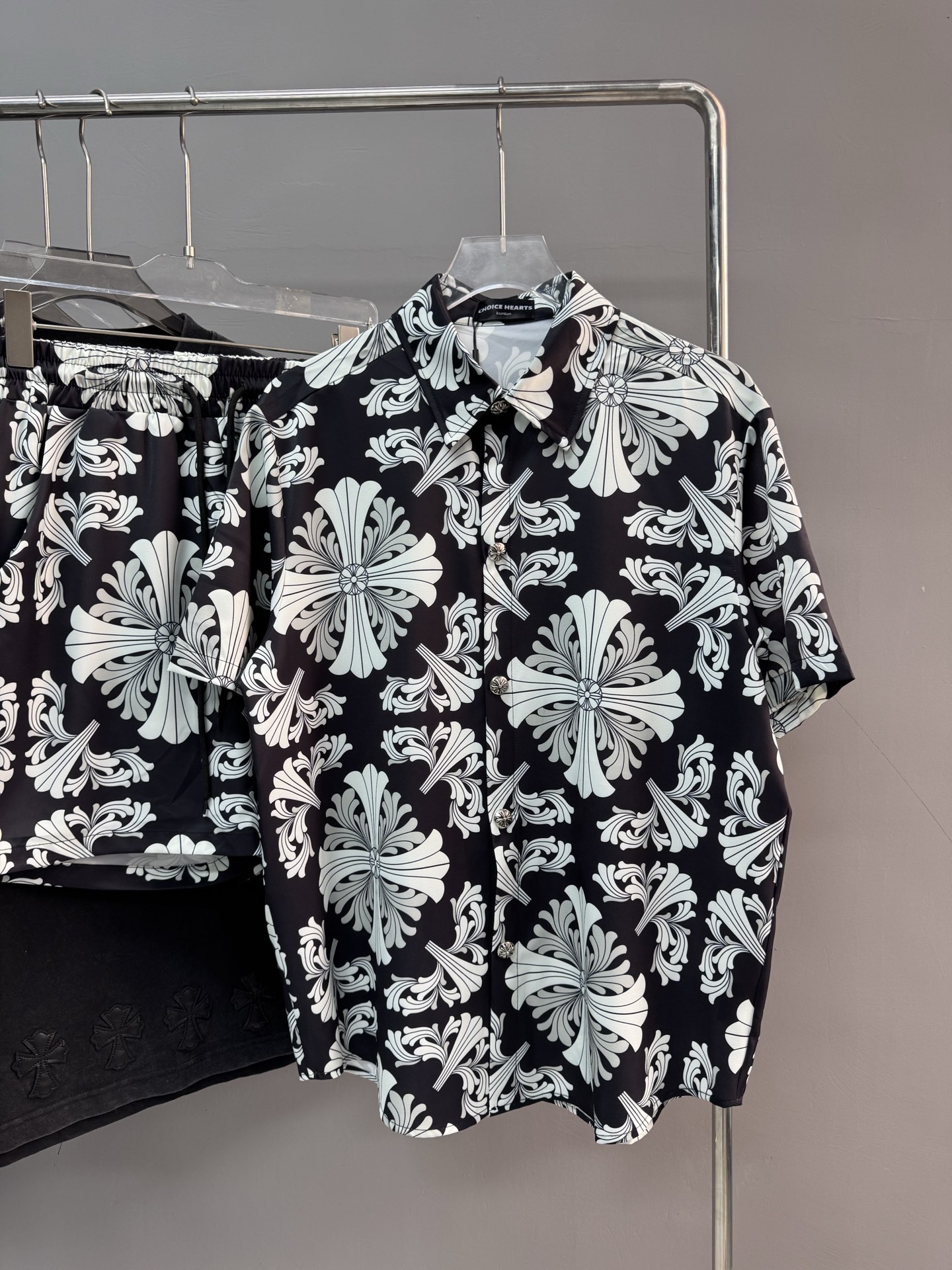High-End Quality Hearts Iced Cotton Beach Shirt in Black, Sizes S-XL. - 图片 3
