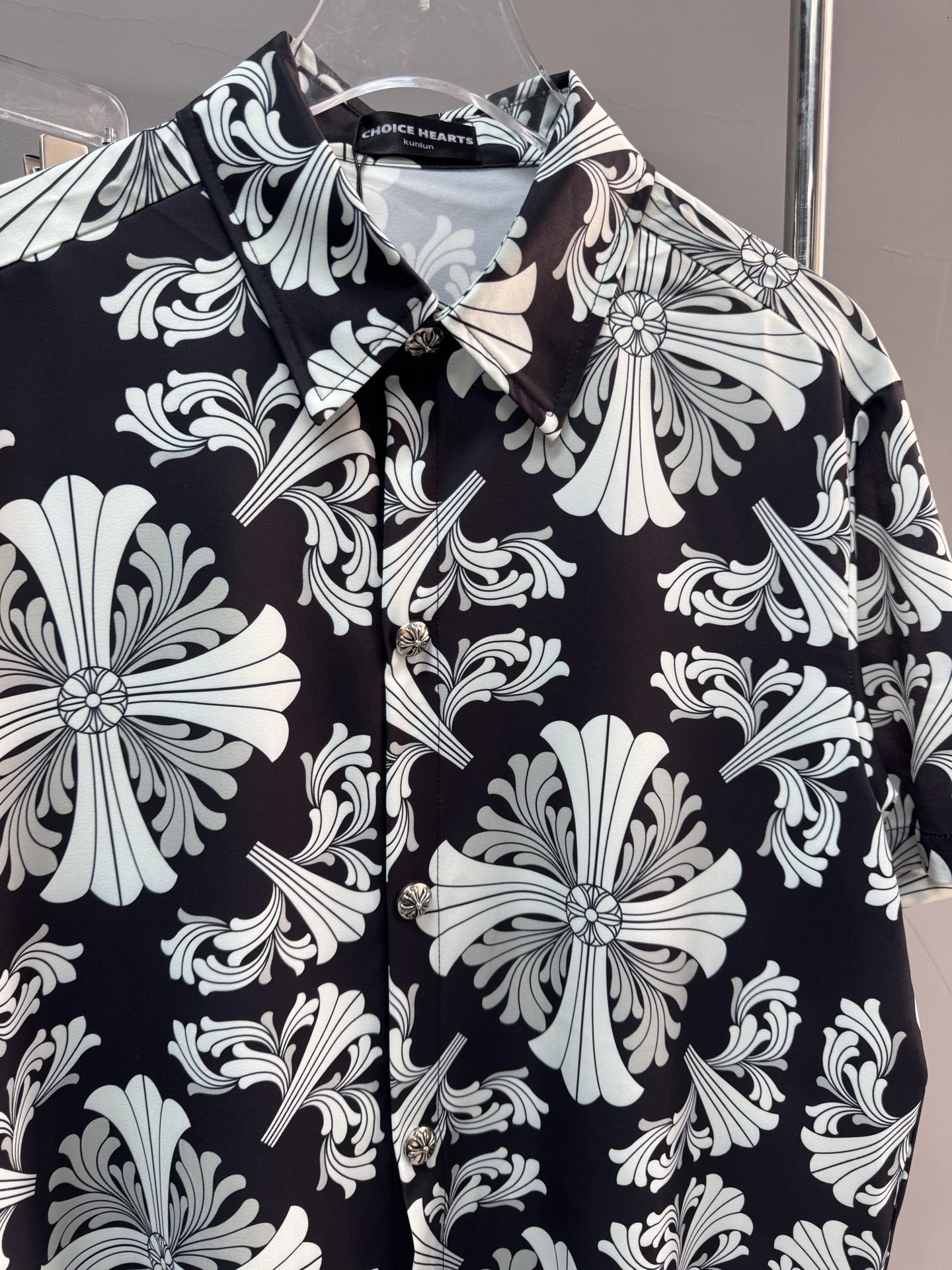 High-End Quality Hearts Iced Cotton Beach Shirt in Black, Sizes S-XL. - 图片 5