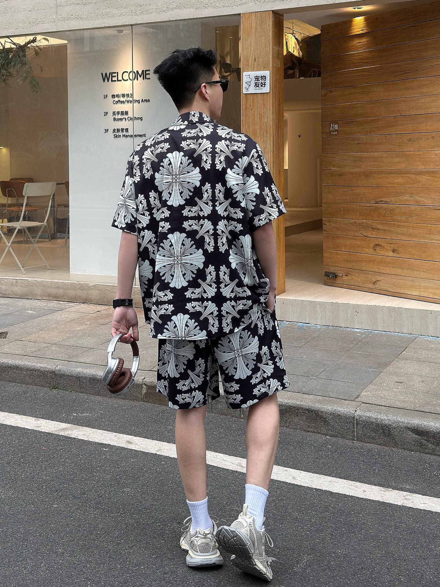 High-End Quality Hearts Iced Cotton Beach Shirt in Black, Sizes S-XL. - 图片 1