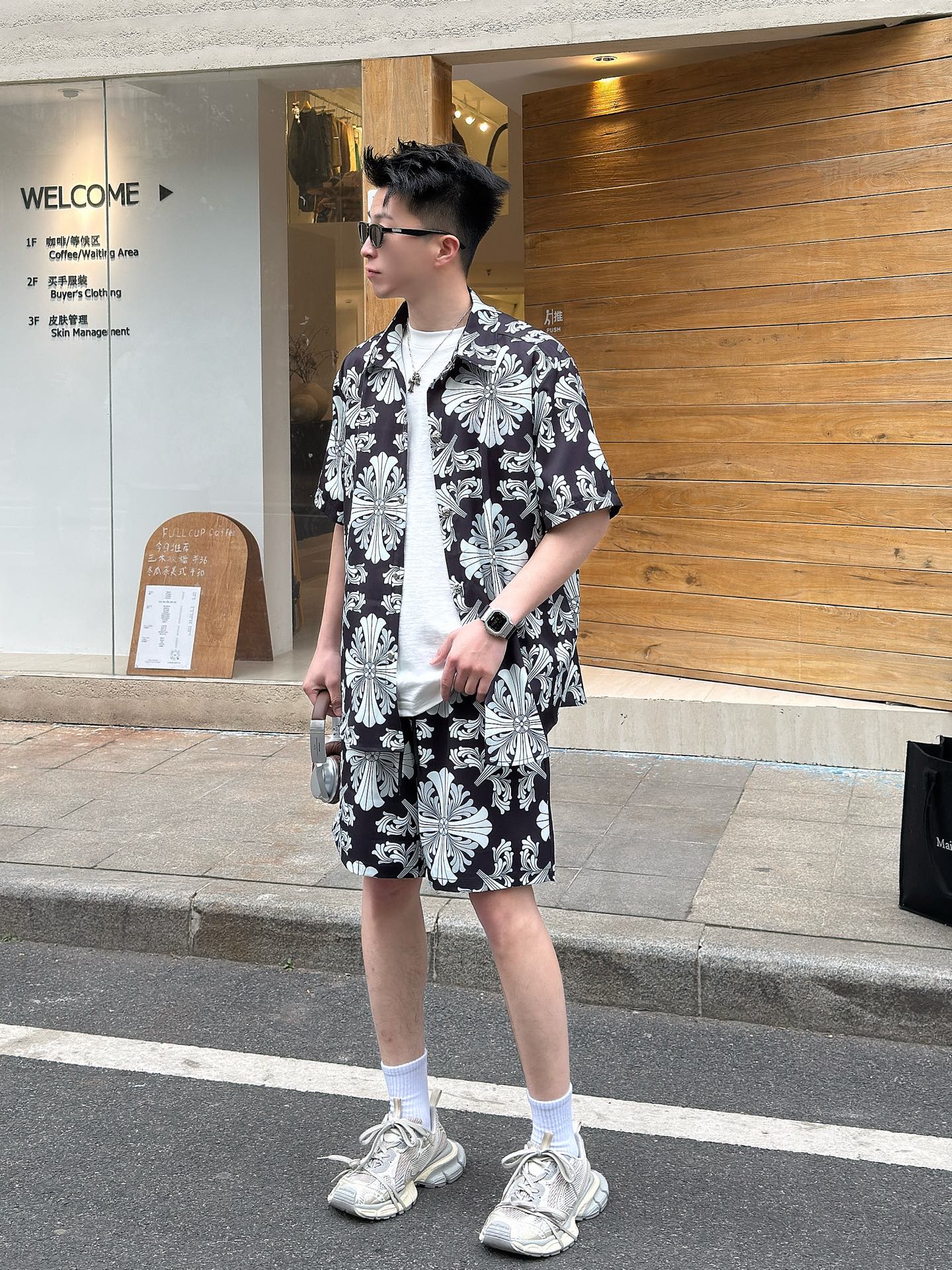 High-End Quality Hearts Iced Cotton Beach Shirt in Black, Sizes S-XL. - 图片 7