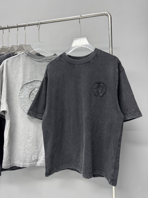 ChoiceHearts Distressed Short Sleeve T-Shirt with Horseshoe Logo